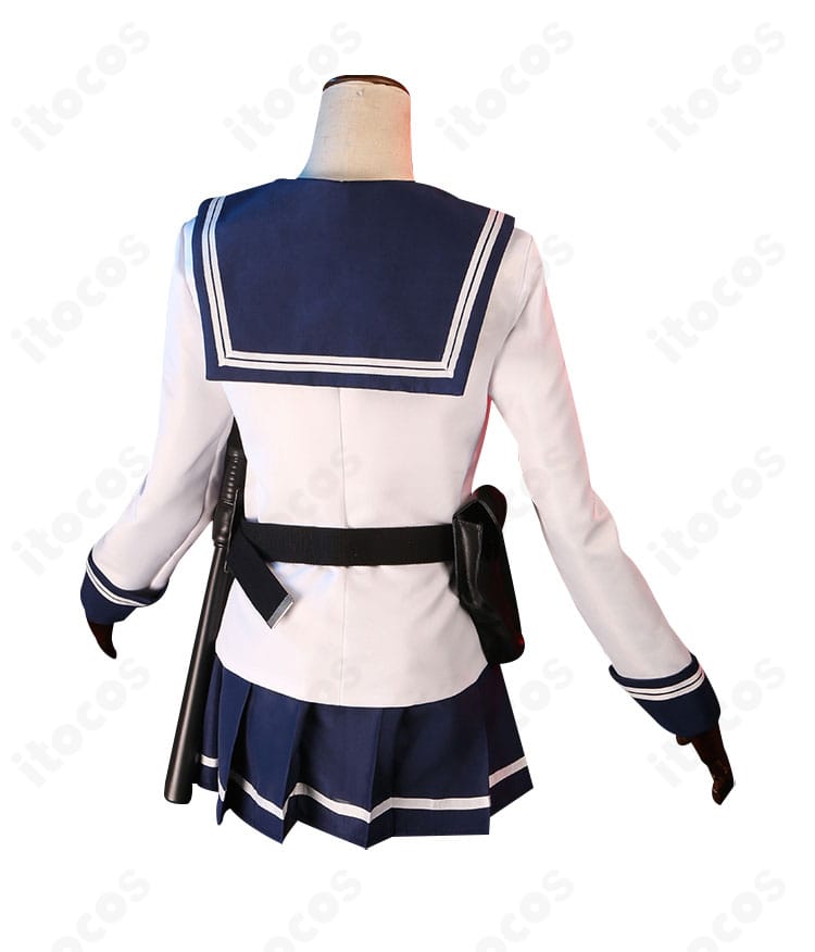 本城遊理 コスプレ衣装の背面ビュー。襟のライン取りと背中のシルエット、腰周りの装飾を確認可能。