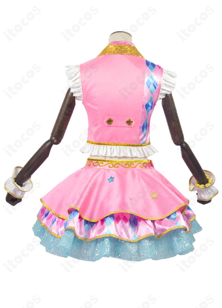 虹野ゆめ ピンクスターコーデ背面。背中の切り替えとスカートの広がり、リボンの結びを示す画像。