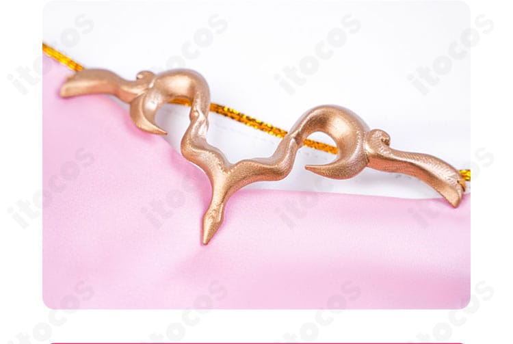 C.C. ドレス背面の蝶結びクローズアップ。立体感と仕上がり品質を確認