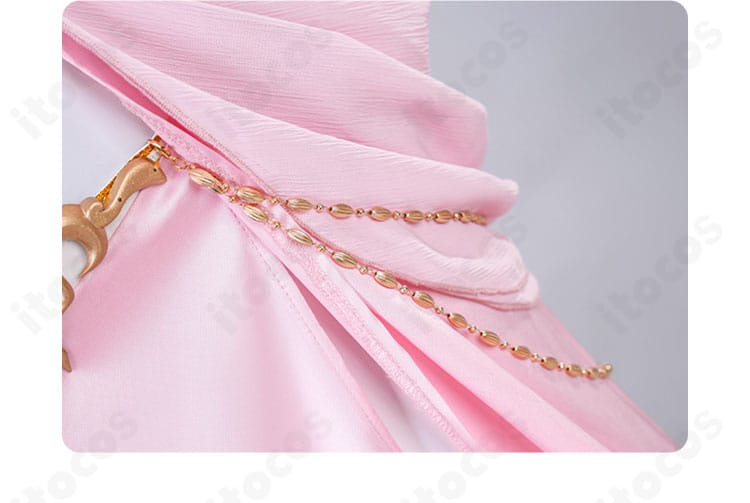 C.C. ドレス腰部のサイドチェーン装飾。繊細な金具と配置バランス