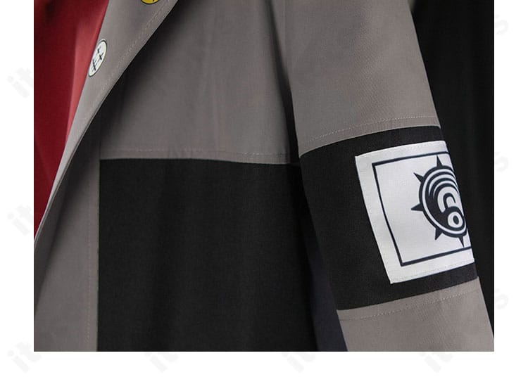 エンジン コスプレ衣装の袖デザイン。腕周りのカッティングと装飾の位置関係を見せたディテール写真