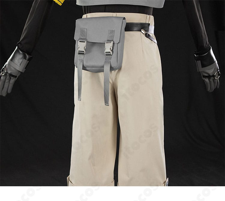 ルド衣装の背面・腰パーツ詳細。ベルトとウエストポーチの質感や縫製が際立つディテール画像。