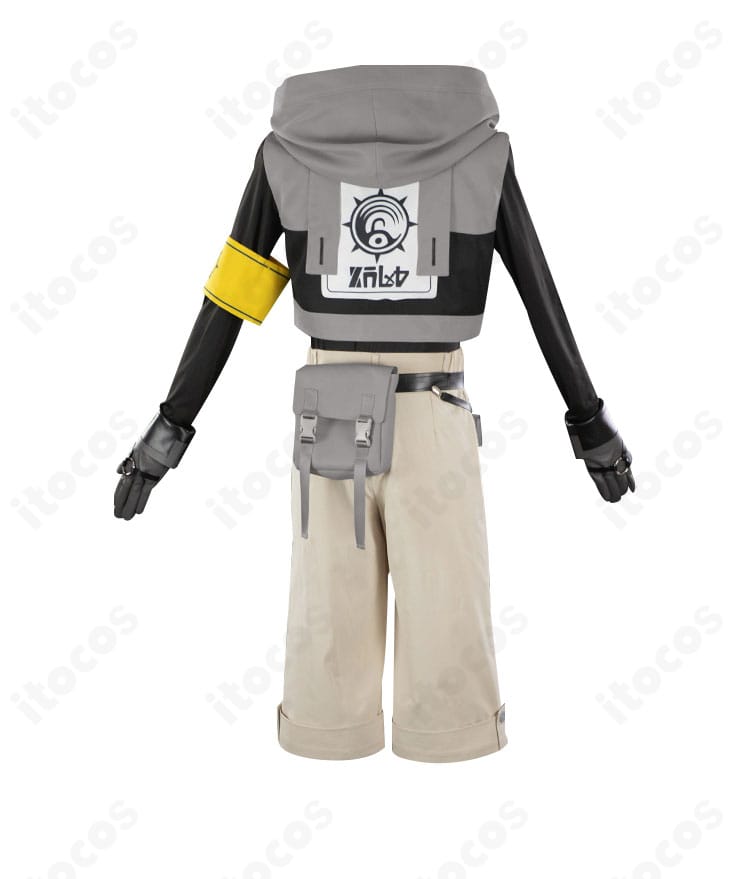 ルドのコスプレ衣装 背面。ロングコートの背面ラインと腰飾りの配置、シルエットが確認できる画像。