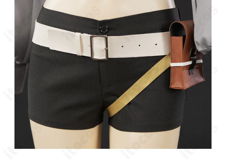 腰ベルトのディテール。リヨウのコスプレ衣装におけるウエスト周りの装飾と金具の構成。