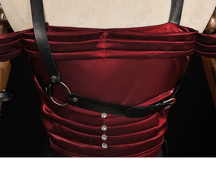 背面スカートの重なりとヘムラインの処理、フレアの分量感を再確認できる画像