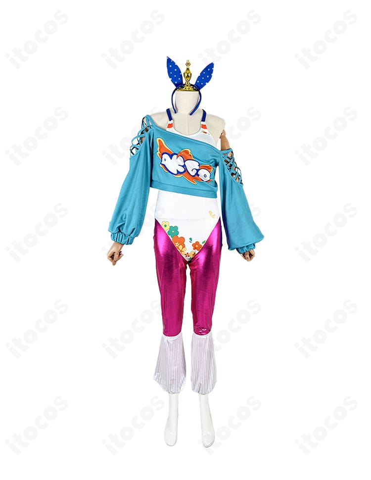 小鳥遊キアラ新衣装コスプレの正面全景。色分けパネルと光沢感のあるボトムが分かるディテール。