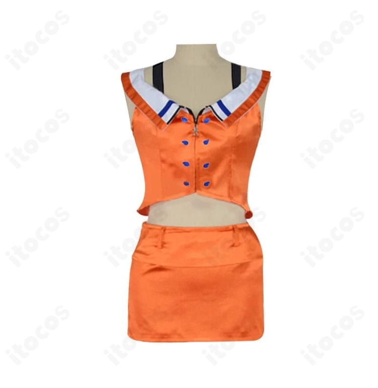 小鳥遊キアラ コスプレの正面ディテール。胸飾り・首飾りの質感と配置、トップスの色分割を近距離で表現。