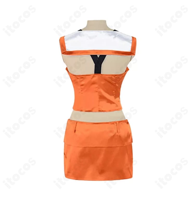 小鳥遊キアラ コスプレの背面ディテール。背面デザインの切替とフィット感、ベルト位置の見え方にフォーカス。