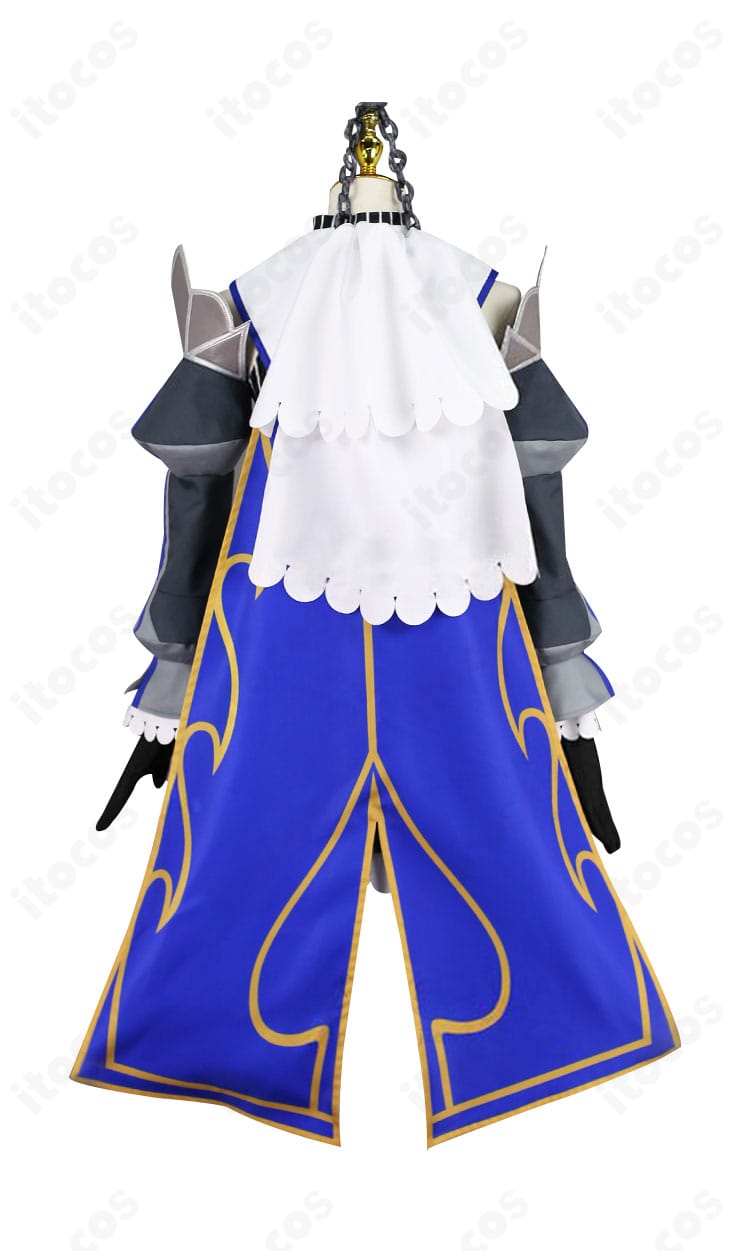 オーロ・クロニー 初期衣装コスプレの背面全体図（マントのシルエットと丈感）