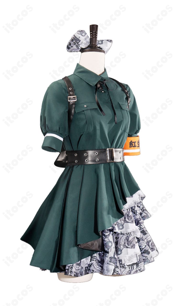 商品右側カット。ベルト位置や袖のライン、スカートの落ち感などサイドシルエットが分かる画像。