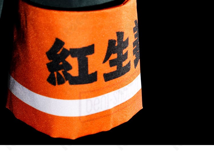 特徴的な腕章のディテール。色味・縁取り・固定方法が分かる近接写真。