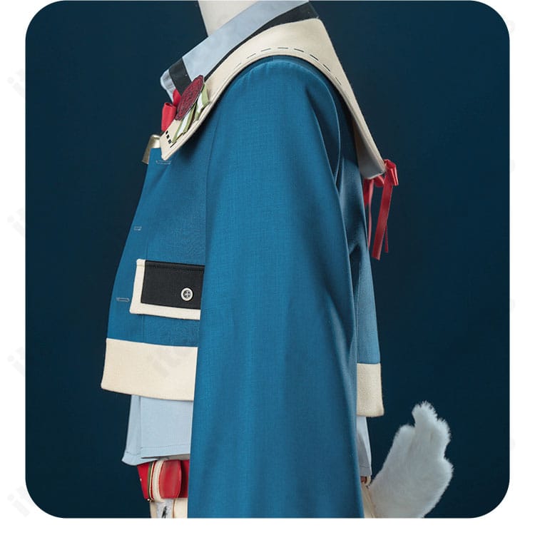 肩周り装飾のクローズアップ。エポレット風ディテールで郵便配達員らしさを強調。