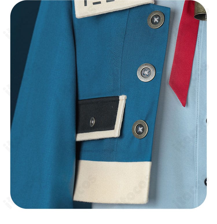 コート前立てとボタンの近接写真。着脱しやすい構造と質感の良さを示すカット。