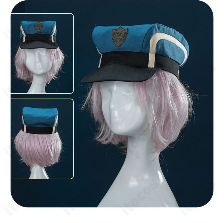 郵便配達員帽子の装飾詳細。シンプルなブレードとエンブレムでキャラクター性を表現。