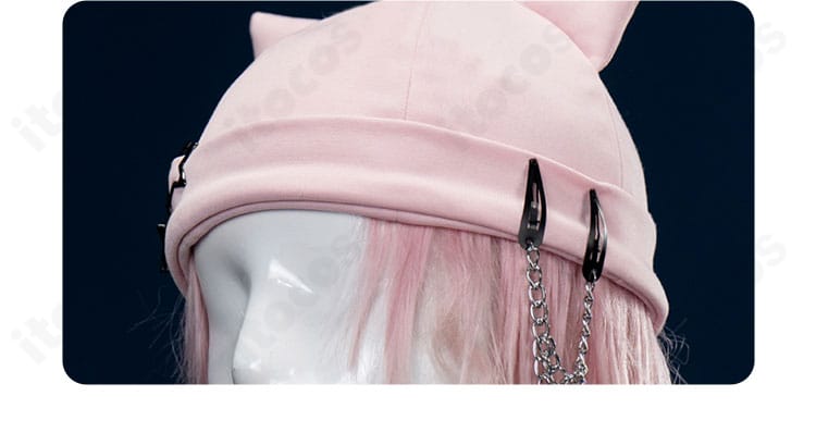 帽子の装飾ディテール。角モチーフとリボンのバランス、立体的な形状が分かる拡大画像。