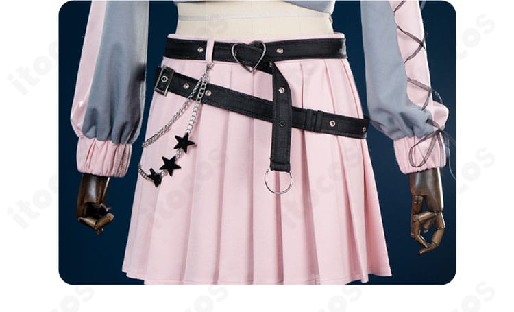 腰部装飾の詳細。太もも飾りやベルトのレイヤー構成、装飾の質感を確認できるクローズアップ。