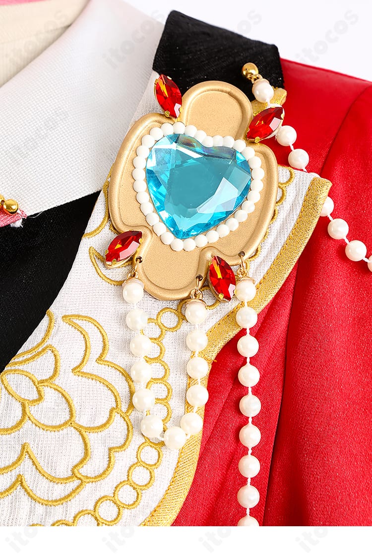 胸飾りディテール：朱桜司衣装の胸元アクセサリーの造形と取り付け位置がわかる画像