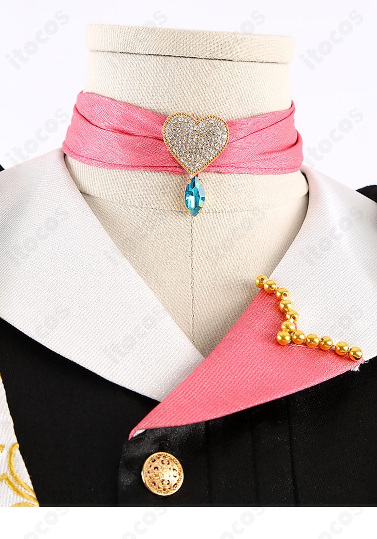 ネックレス装飾のアップ：朱桜司 ラブコレクター衣装に付属するネックレスの意匠と質感