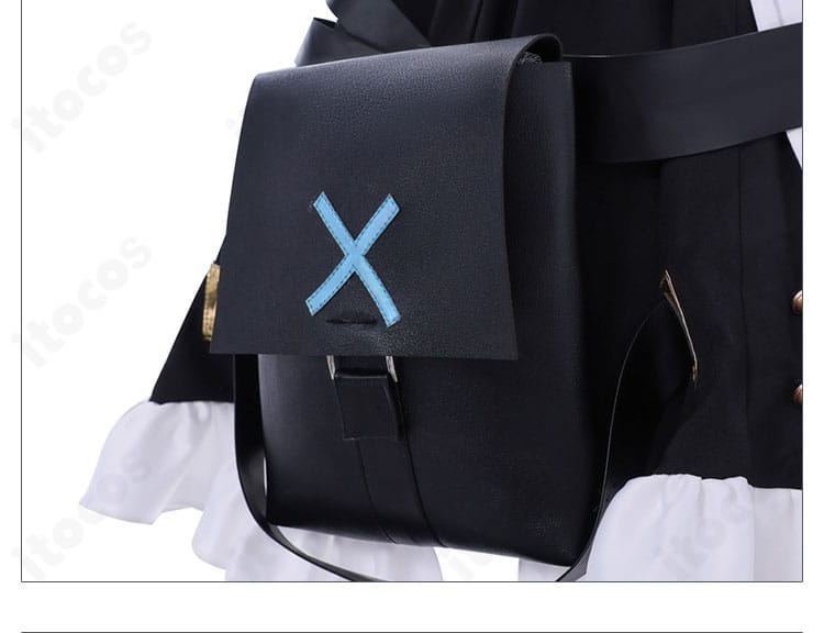 ウエストポーチのディテール。小物を携帯できる機能性とデザイン性