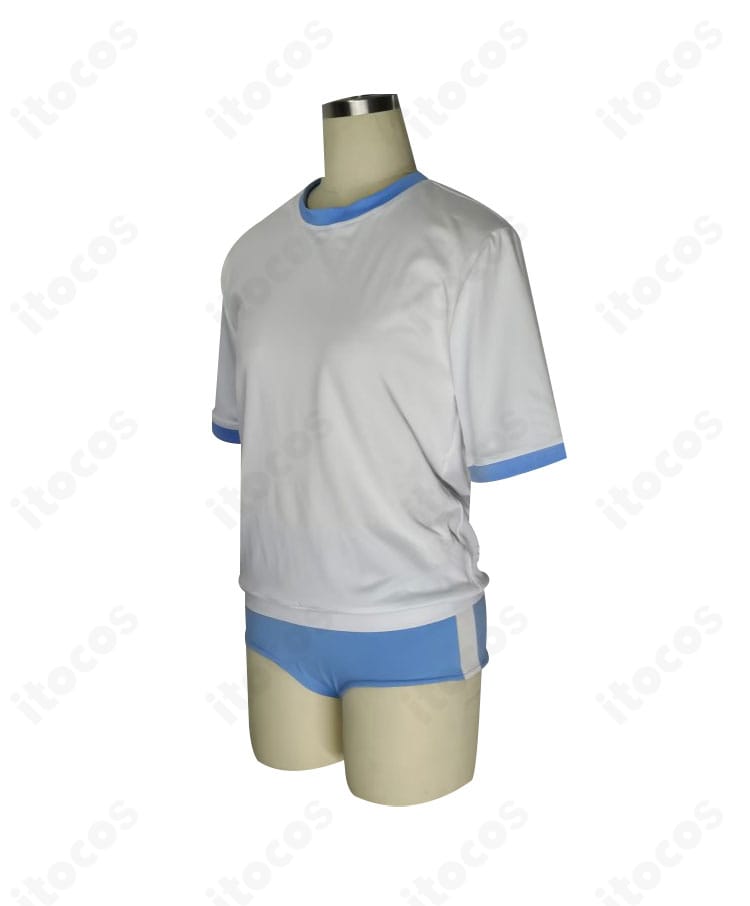 月雪ミヤコ 体操服コスプレ衣装の側面。シルエットの流れと脚の見え方、ポージング時のラインが分かるアングル。