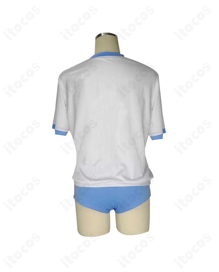 月雪ミヤコ 体操服コスプレ衣装の背面。背中のラインと丈感、イベント向けの動きやすさが伝わる後ろ姿。