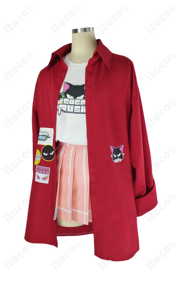 伊原木ヨシミ バンド風コスプレ衣装の側面。コートのラインとスカートのシルエット、髪飾り位置のディテールが分かる画像。