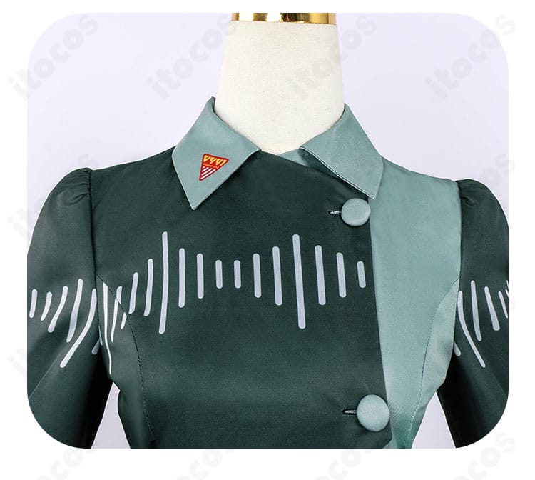 襟元装飾の近接。装飾意匠と配置バランスがわかる重音テトコスプレ衣装の襟元詳細