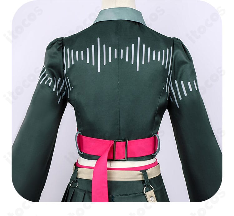 腰帯の装飾近接。アクセント位置と意匠を確認できる重音テトコスプレ衣装の腰帯