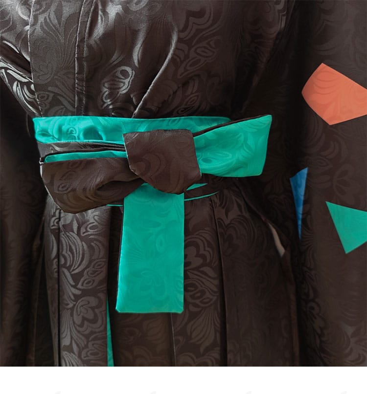 初音ミク ニューイヤー2024 袴コスプレの帯飾りディテール。帯の結び風パーツと装飾の質感が分かる画像。