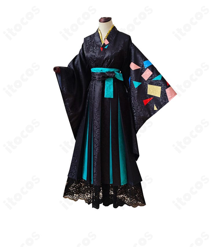 初音ミク ニューイヤー2024 袴コスプレの刺繍ディテール。花柄の糸色と縫製の精度が伝わるクローズアップ。