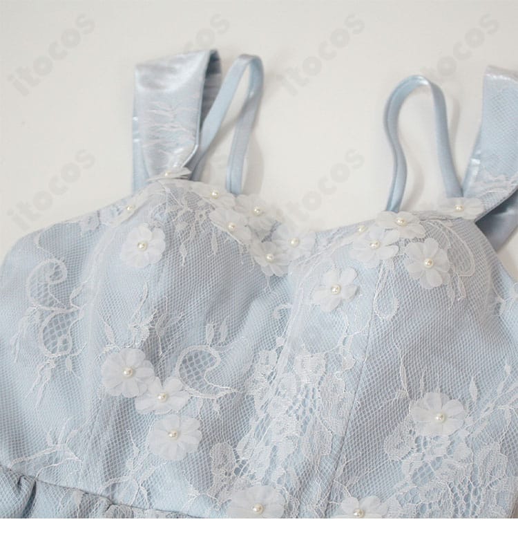 襟元デザインと縁取り装飾の質感が分かる衣襟ディテール写真