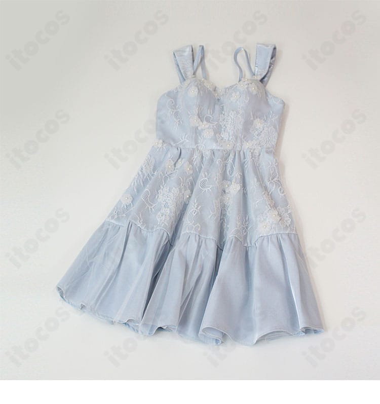 花模様や刺繍風モチーフなど装飾ディテールを近接で写したコスプレ衣装の部分画像