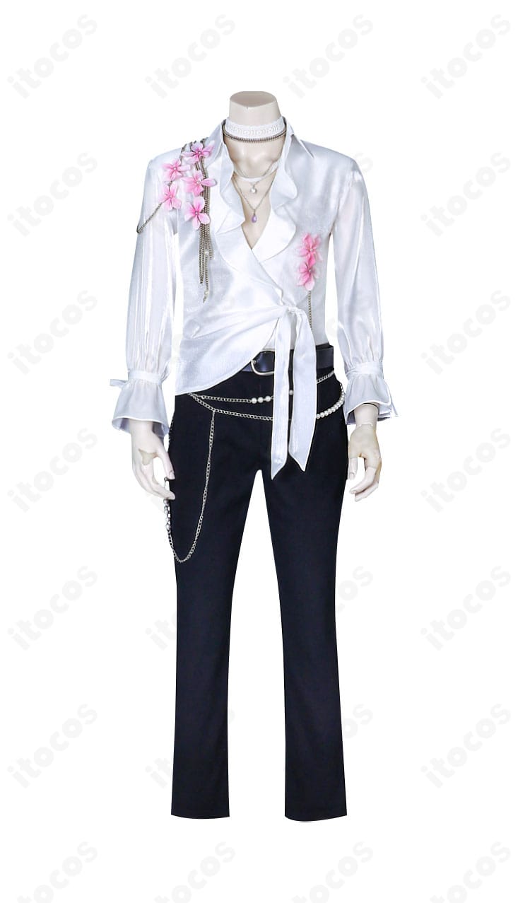 恋と深空 レイ 春から花へ捧ぐ コスプレ衣装の正面ディテール。シャツとパンツ、ベルト・ネックレス・腰飾りの質感が分かる近景