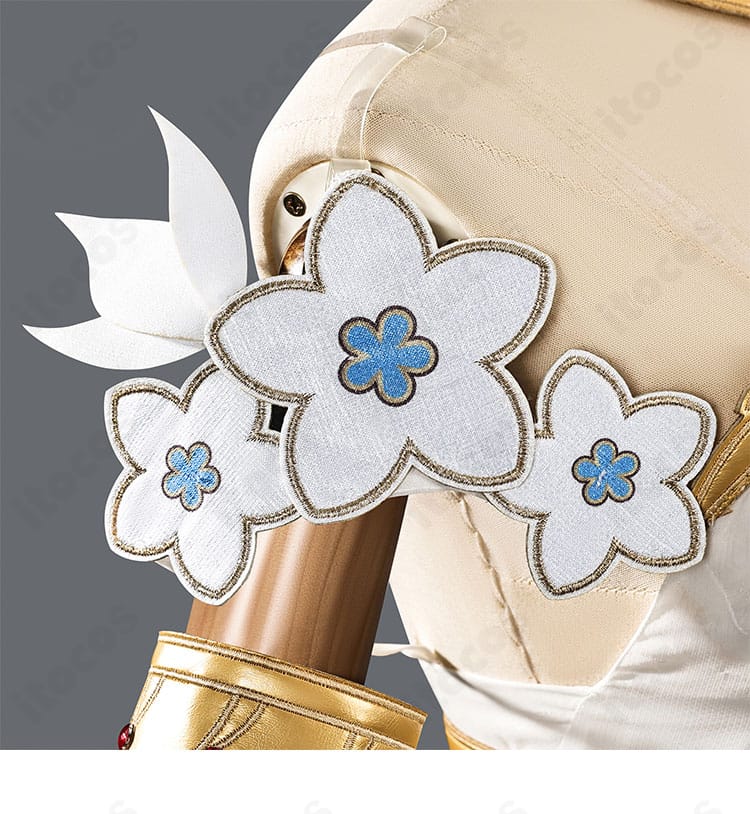 トリスビアス衣装の肩飾りの精緻な造形を示すアップ画像