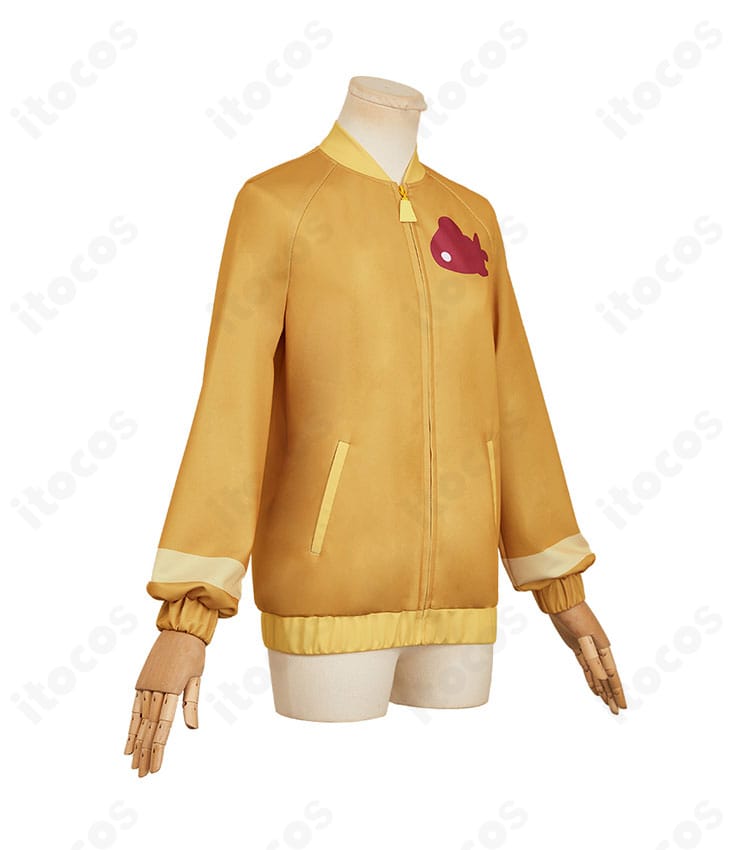 アマテ・ユズリハ コート衣装の右側面。肩から裾のラインと装飾の立体感を確認できるディテールビュー。