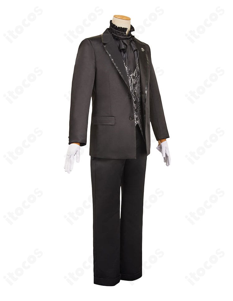 右側面から見た佐野万次郎 スーツver.コスプレ衣装。シルエットとラインを確認できる角度