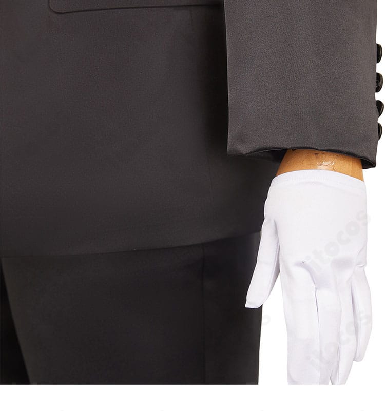 袖口の装飾ディテールの接写。フォーマルらしい端正な仕上げの佐野万次郎 スーツver.