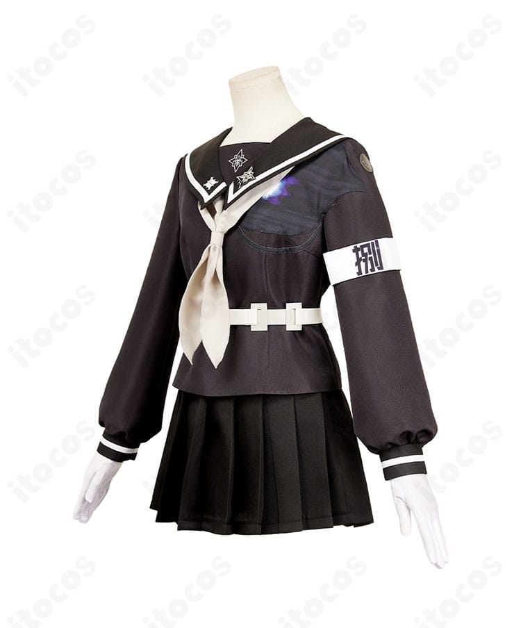 HUNDRED LINE 最終防衛学園の制服コスプレ右側。精緻なラインと腰回りの構成