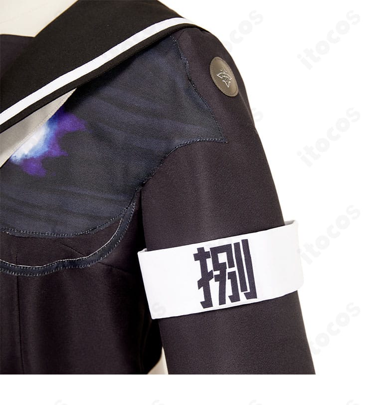 腕部分のアップ。カフス周りまで忠実に再現したデザイン