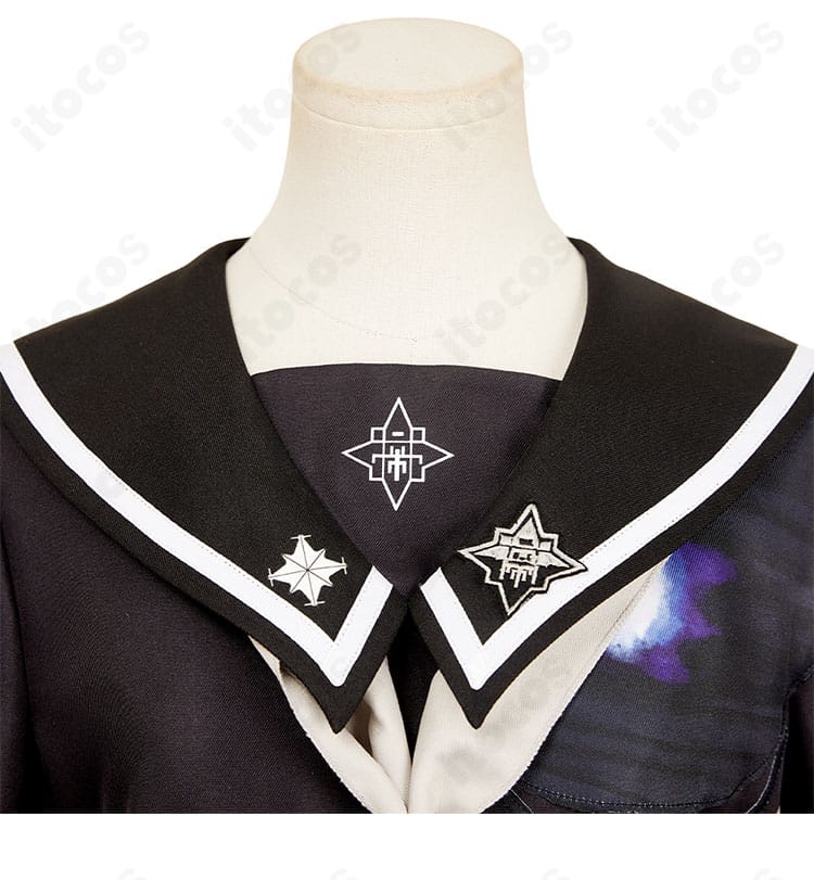 襟部分のクローズアップ。精緻な刺繍と端正なステッチワーク