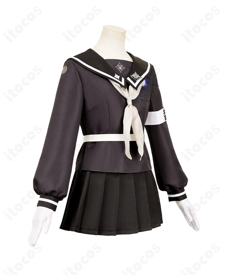 九十九過子 コスプレ衣装の左側面。キャラクターらしさを出す袖とスカーフの再現要素