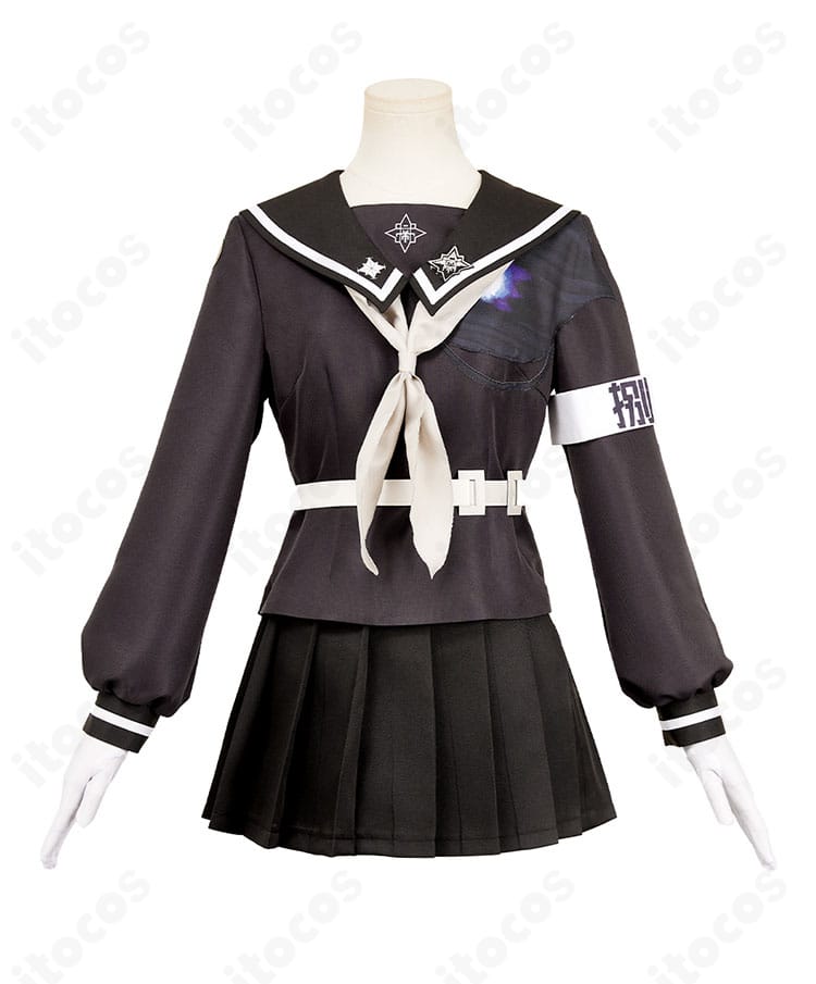 九十九過子 コスプレ衣装の正面ディテール。高発色サテン素材と襟元の意匠を強調