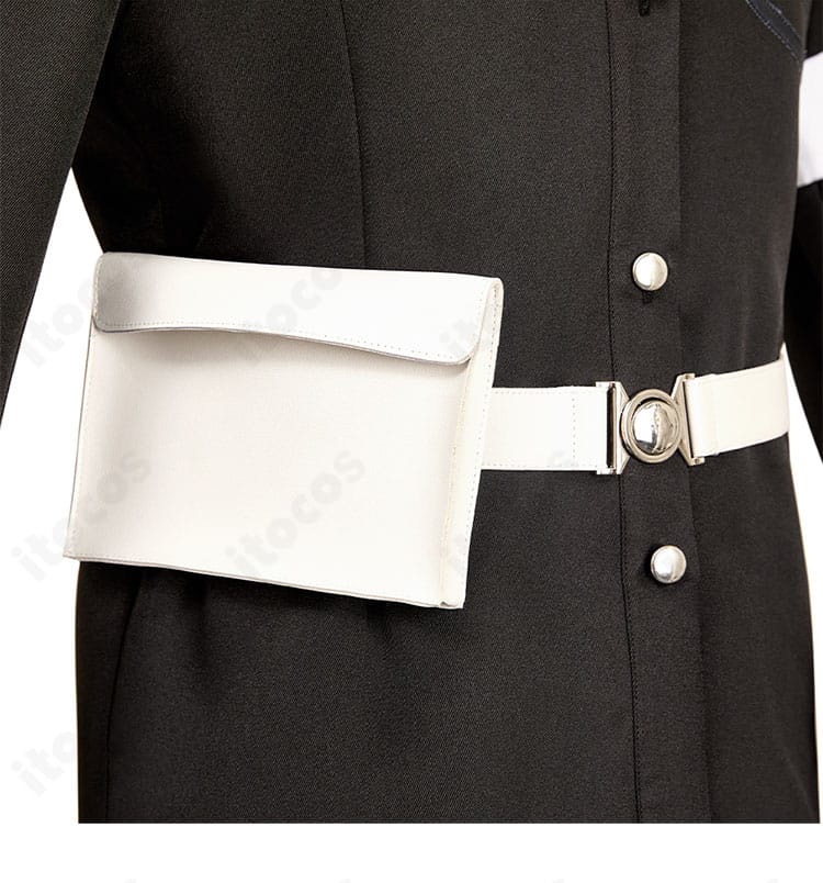 腰回り装飾のクローズアップ。ベルトとウエストポーチ、金具の配置が特徴の澄野拓海衣装