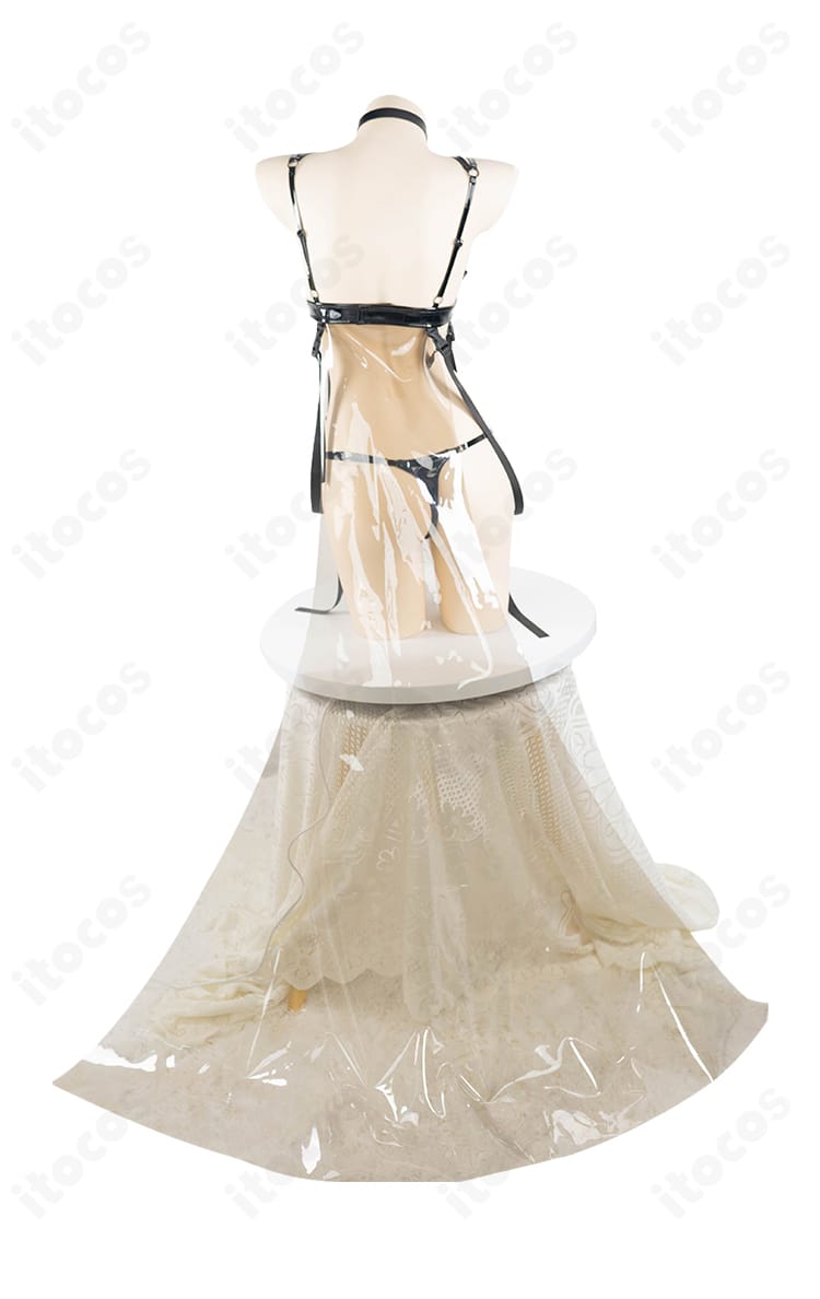 背面図：ミハラのコスプレ衣装の後ろ姿。背面装飾とライン取りの構成を確認可能。