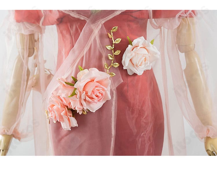 腰の花飾りディテール｜固定仕様のフラワーアクセントと刺繍の立体感、質感の近接ショット