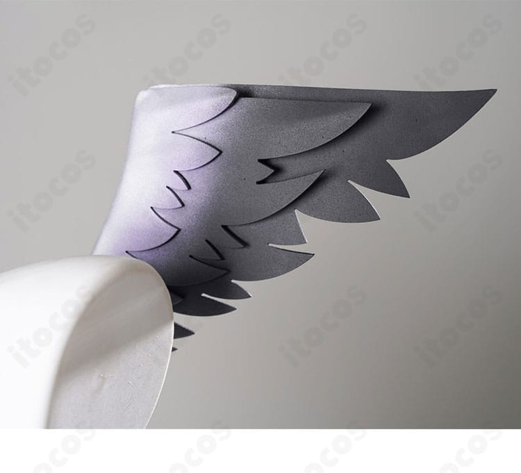 天音かなたモチーフ 妹イメージ衣装の羽翼背飾り接写。精巧な造形でリアルな立体感を表現