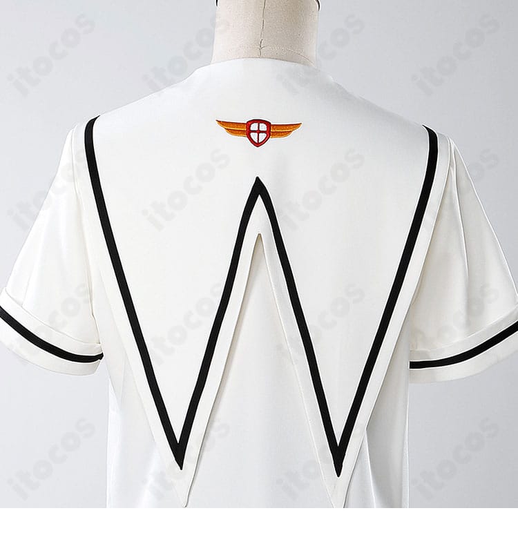 背面披肩装飾のディテール。カーブラインと端の仕立てが見えるアップ。