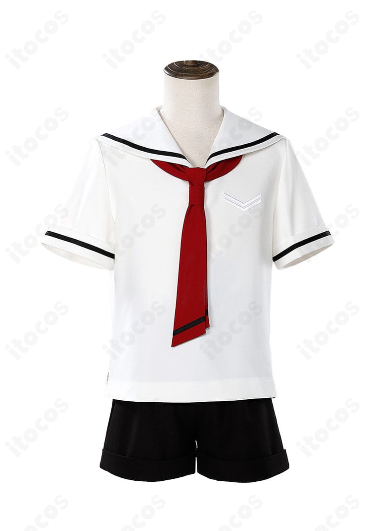 李小狼 夏服・制服コスプレの正面全身。半袖トップスとショートパンツ、タイの配色が鮮やかで写真映え。