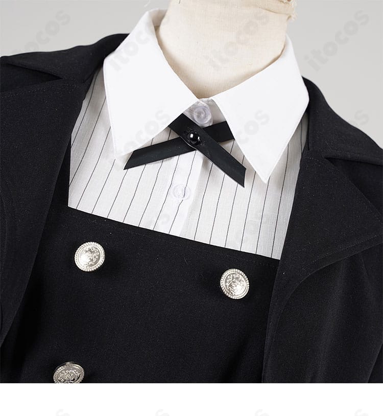 コスプレ衣装のネックライン装飾詳細。気品を感じる意匠でキャラクターのエレガントさを表現。