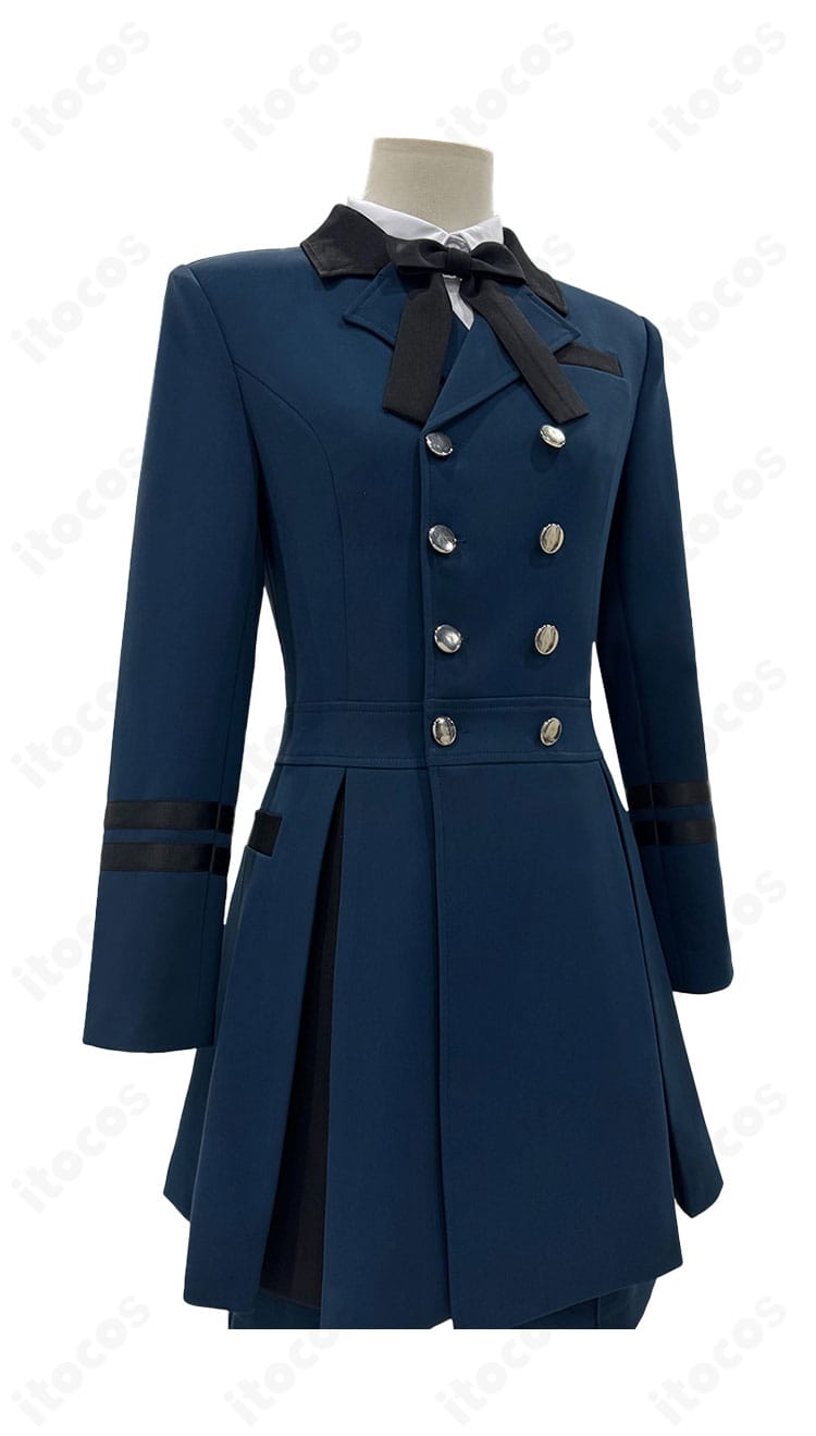 黒執事II シエル・ファントムハイヴ衣装 右側面。コートのラインとショートパンツの丈感、ガーターの位置関係。